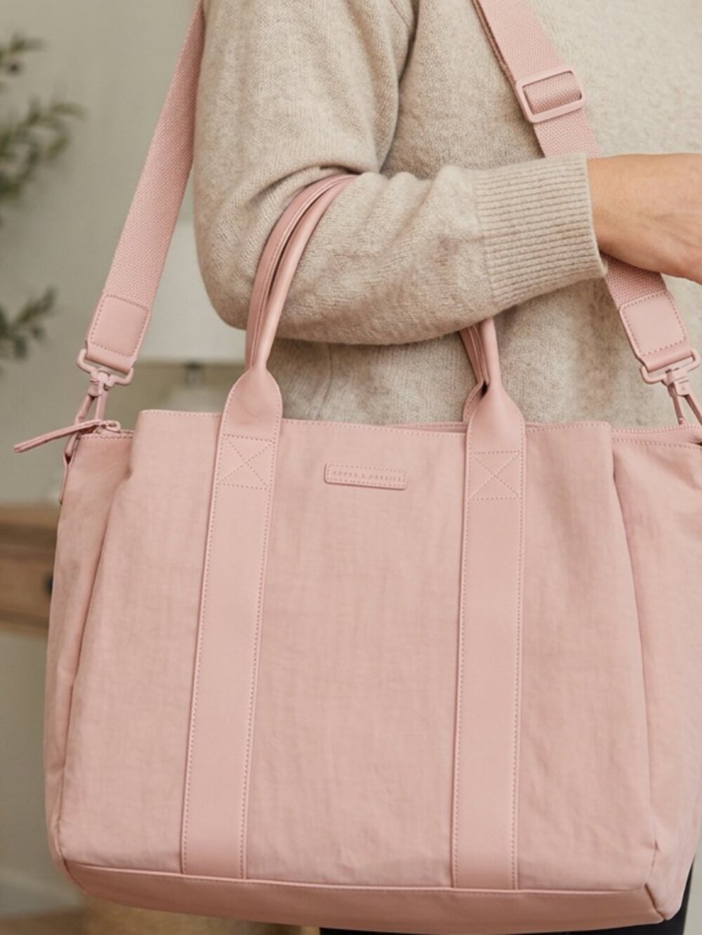 💥 RARE COLOR 💥 Poppy & Peonies Daily Tote — Blush Pink — Like New